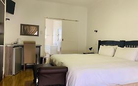 Leruo'S Guest House